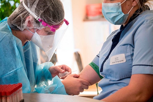 القلق والحزن يسيطر على أطقم التمريض في بريطانيا