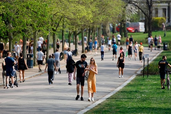 ثلثا الأرصفة في لندن غير مهيأة لتطبيق قاعدة التباعد الاجتماعي!