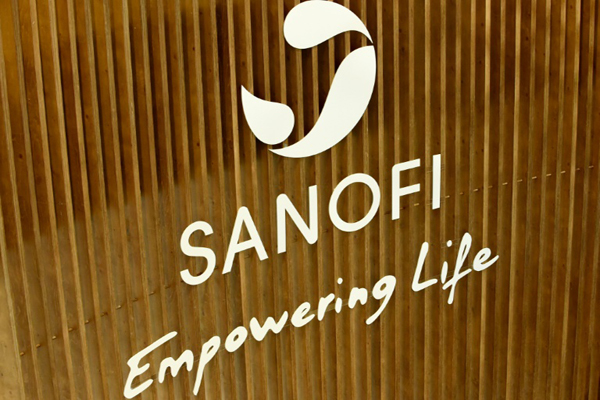 شعار الشركة الفرنسية المتعددة الجنسيات سانوفي في 04 ديسمبر 2017 في جنتيي بفرنسا