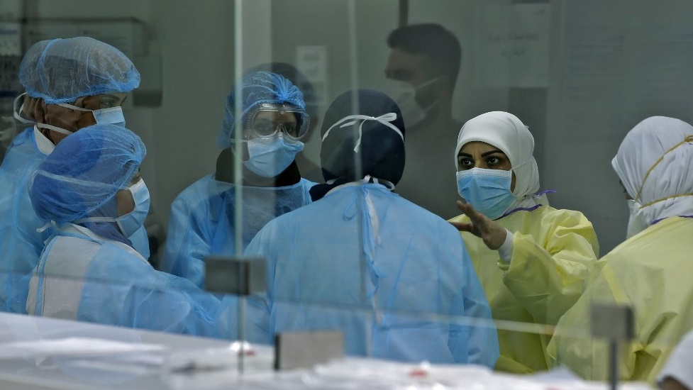 فريق طبي في مستشفى رفيق الجامعي في بيروت