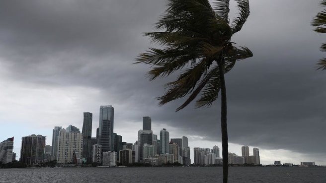 عاصفة استوائية تتحول الى إعصار وتهدد المكسيك قبل الولايات المتحدة