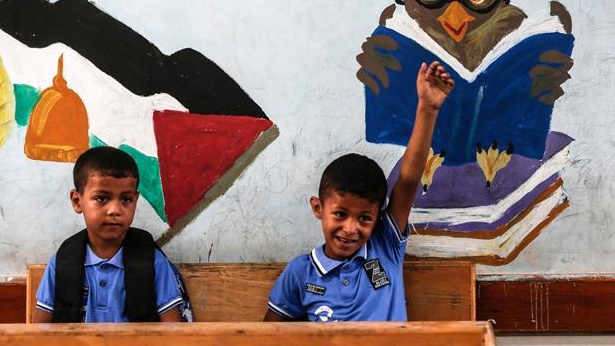 عودة الأطفال الفلسطينيين الى المدارس بعد الاغلاق