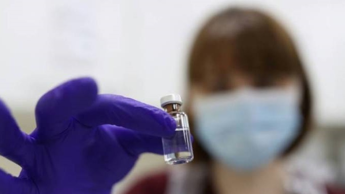 الحكومة أمام تحدي إقناع البريطانيين بأهمية تلقي اللقاح