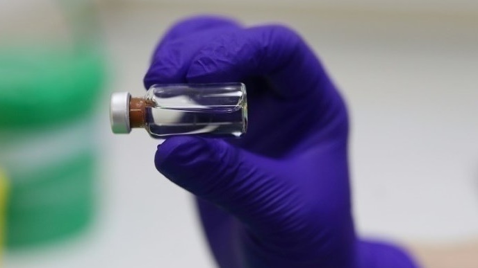 الحكومة أكدت تأمين لقاحات للجميع بحلول أبريل المقبل