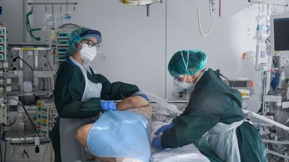 المستشفيات الألمانية تواجه ضغطا كبيرا بسبب ارتفاع الاصابات بكورونا