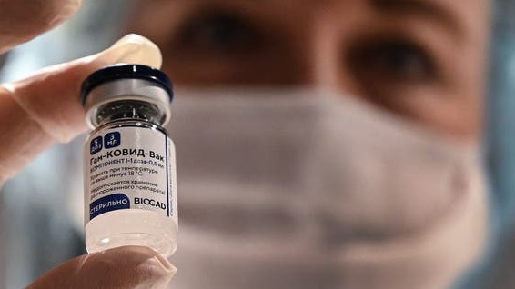 إيران ترفض اللقاحات الغربية بسبب التوترات الجيوسياسية
