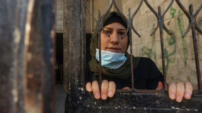 سيدة فلسطينية مصابة بالسرطان لم تتمكن من السفر للعلاج