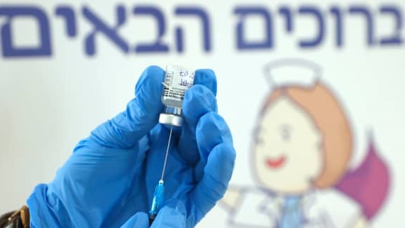 تلقى نصف سكان إسرائيل جرعة واحدة من اللقاح الى الآن