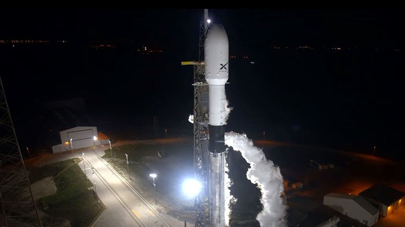 لقطة من فيديو نشرته شركة سبيس إكس تظهر صاروخ فالكون 9 قبل إطلاقه من فلوريدا في 6 يناير