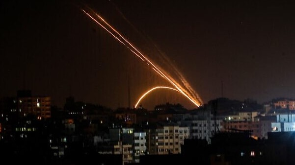 صورة من الأرشيف لسقوط صواريخ من غزة على جنوب إسرائيل