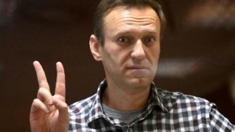 المعارض الروسي أليكسي نافالني خلال جلسة محاكمته في 20 شباط/فبراير 