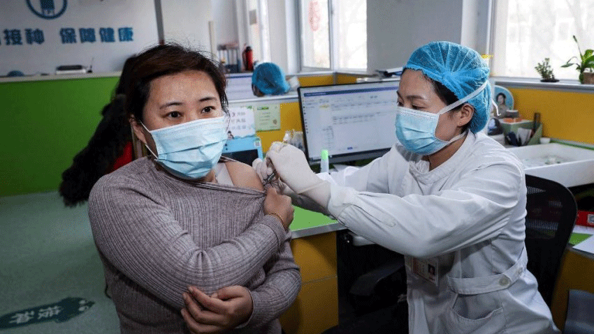 تسعى الصين لتطعيم 40 في المئة من مواطنيها بحلول حزيران/يونيو