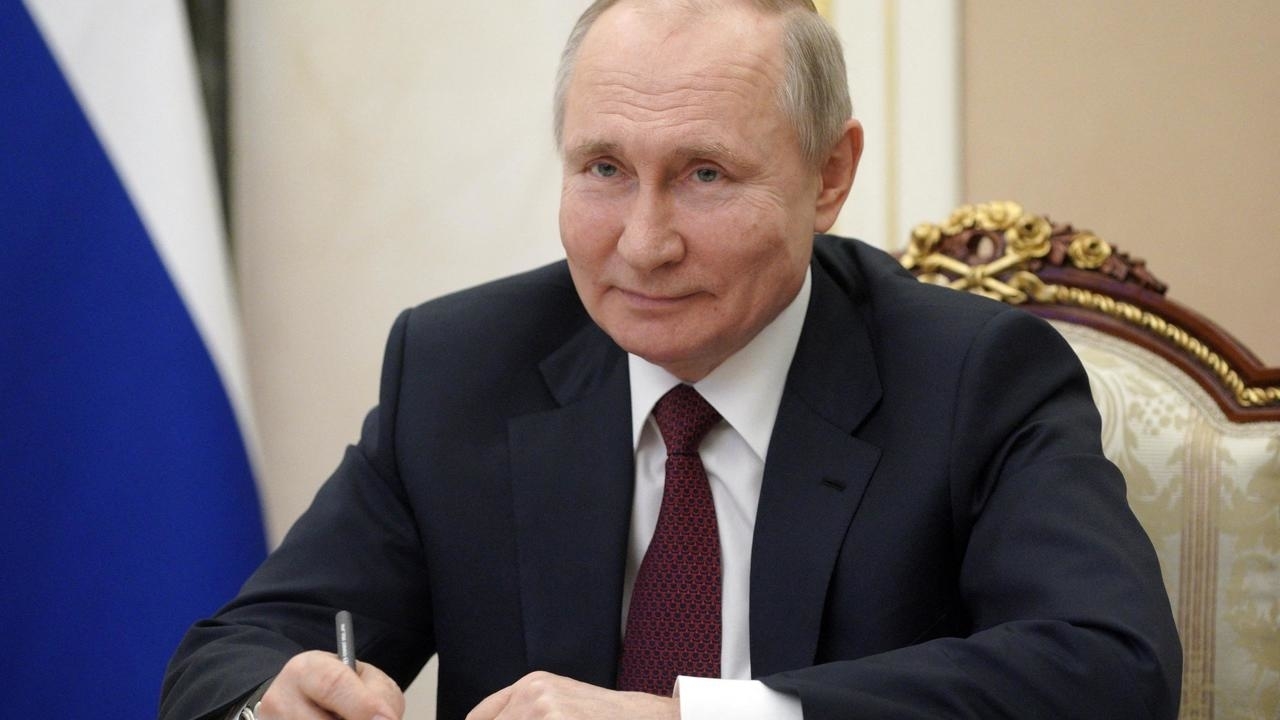 فلاديمير بوتين خلال اتصال عبر الفيديو في الكرملين في 18 مارس/آذار 2021