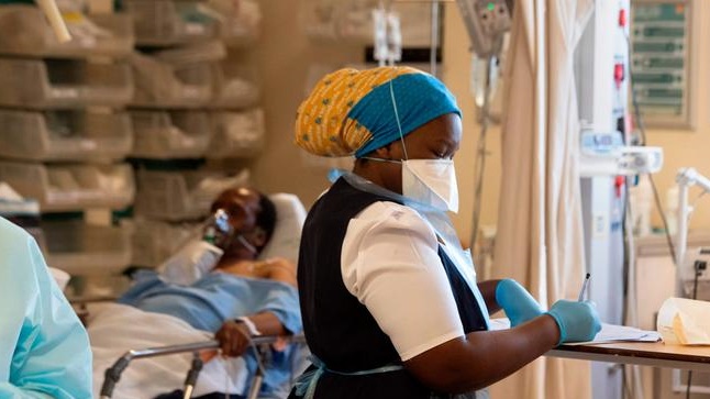 البطئ في تسليم اللقاحات يهدد أفريقيا بانتشار الفيروس من جديد