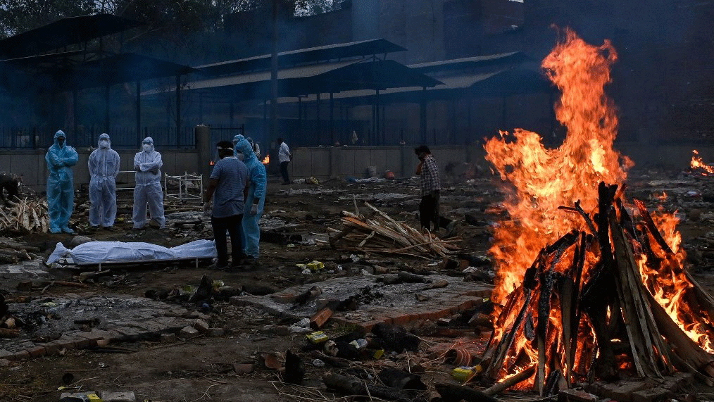 محارق جثامين ضحايا كورونا في الهند
