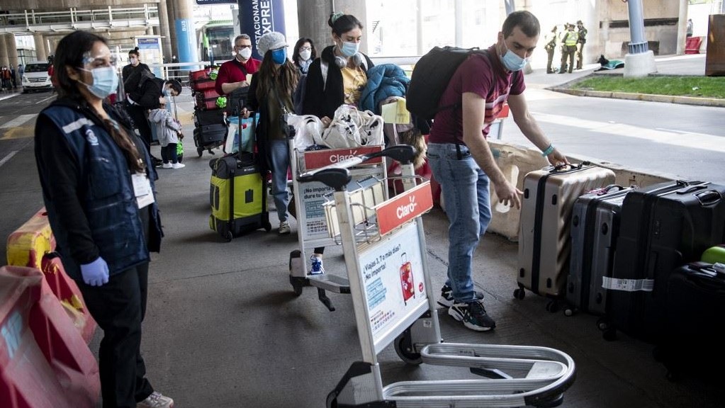 تدابير وقائية صارمة في مطار تشيلي