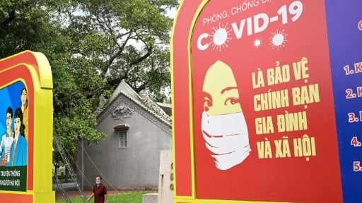 عاصمة هانوي الصاخبة عادت فارغة وأغلقت المتاجر أبوابها مع دخول حظر بسبب فيروس كورونا حيز التنفيذ في العاصمة الفيتنامية بتاريخ 24 تموز/ يوليو 2021