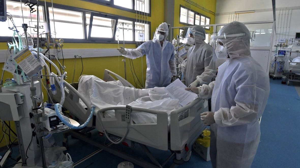 مريض كورونا في إحدى مستشفيات العاصمة التونسية
