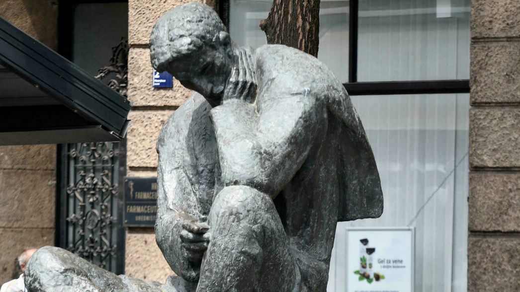 تمثال برونزي للمخترع والمهندس نيكولا تيسلا في زغرب، 26 يوليو 2021