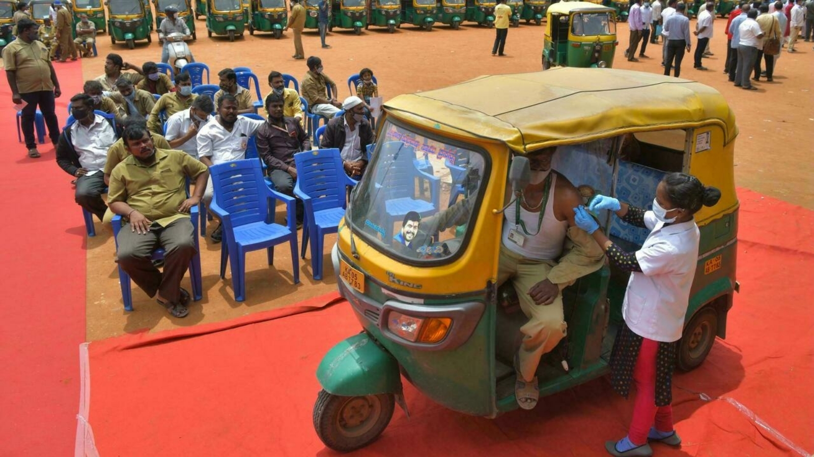 الهند قدمت أكثر من 10 ملايين لقاحًا لـ Covid-19، محطّمة الرقم القياسي اليومي السابق للبلاد البالغ 9.2 مليون. الجمعة 27 آب/ أغسطس 2021.