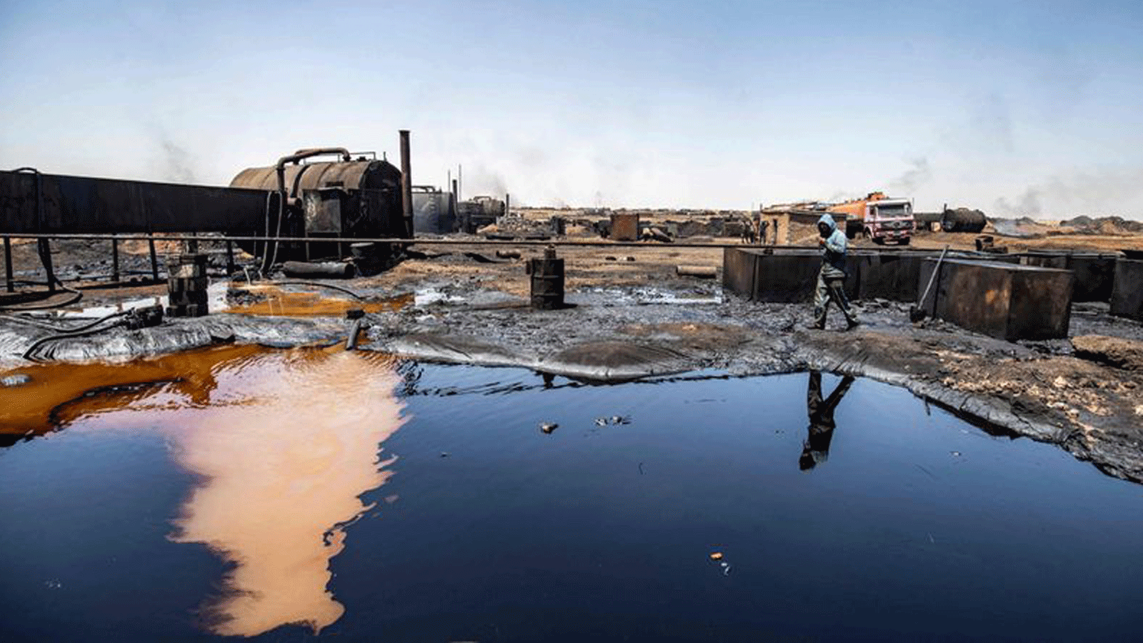 تسرّب مخزون براميل النفط إلى الجداول في الساحل السوري على مدى السنوات الخمس الماضية يلوِّث المياه مهدداً صحة الناس وسبل عيشهم في عشرات القرى 