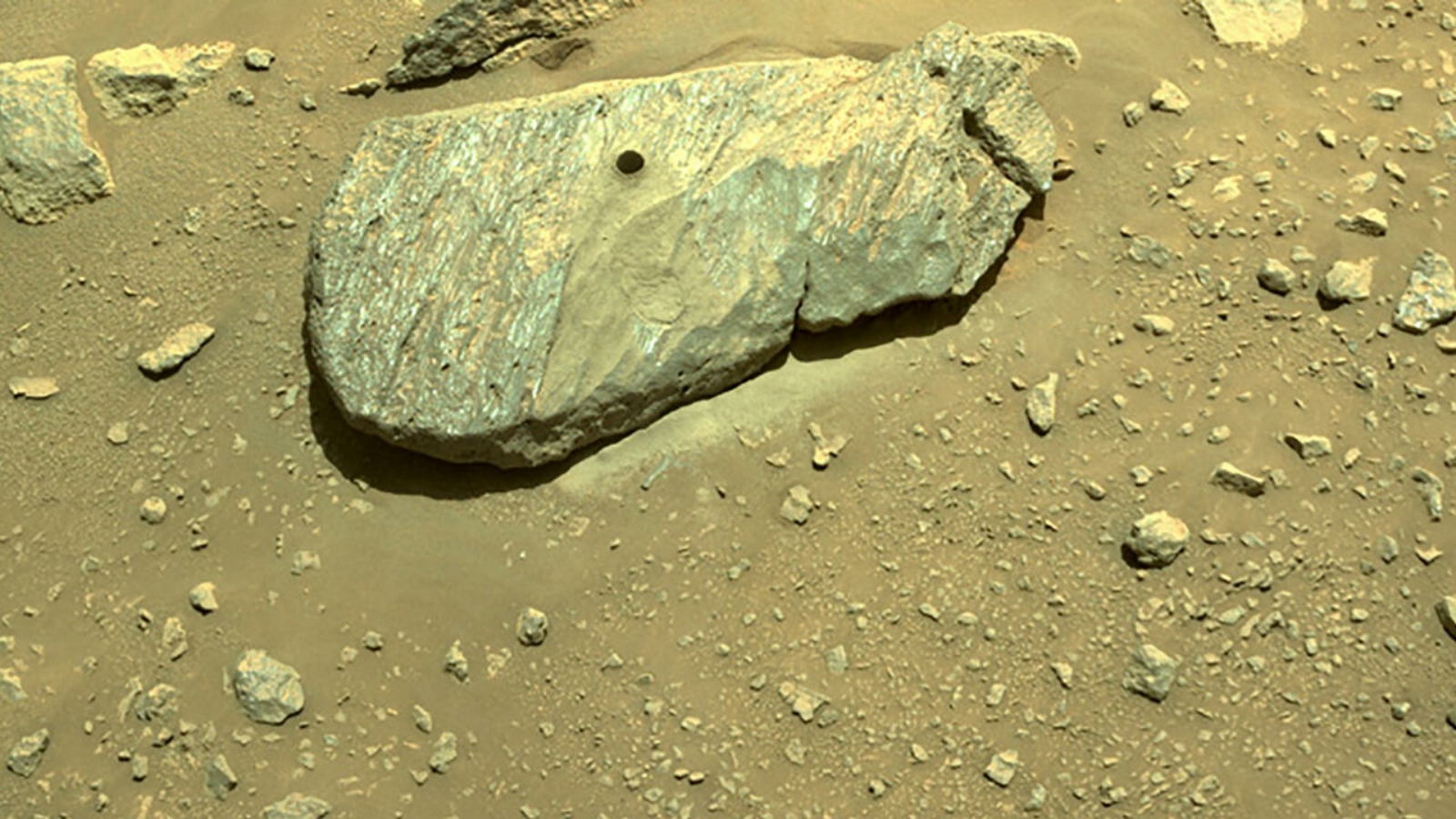 ثقب جرّاء الحفر في محاولة بيرسفرانس الثانية لجمع العينات من صخرة. الصورة التقطت في 1 أيلول/ سبتمبر 2021 (بواسطة إحدى كاميرات الملاحة بالمركبة الجوالة).