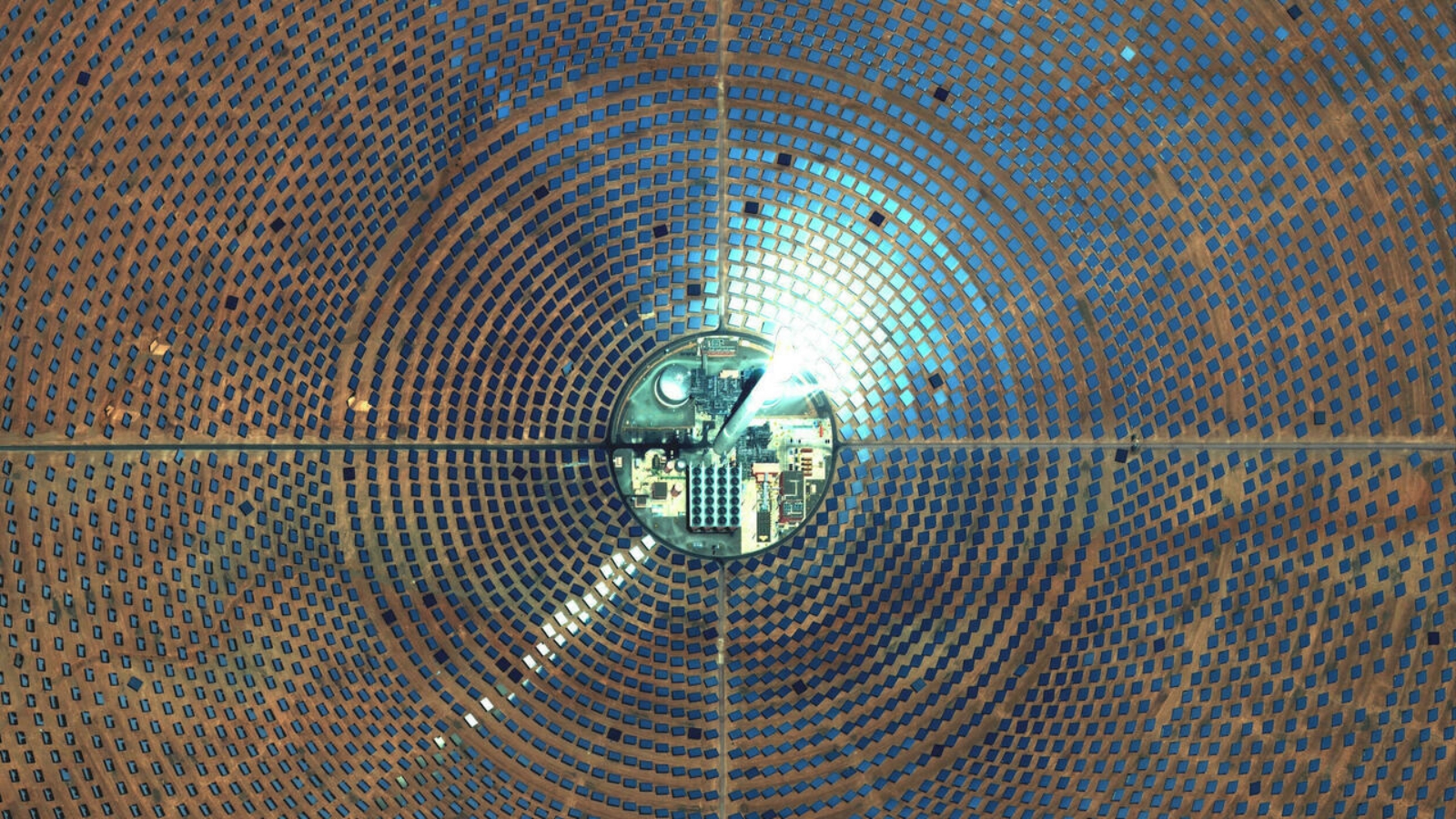 صور الأقمار الصناعية، أصدرتها شركة ماكسار تكنولوجي، لمجمع نور ورزازات للطاقة الشمسية في المغرب. بتاريخ 20 أيار/ مايو 2021. 