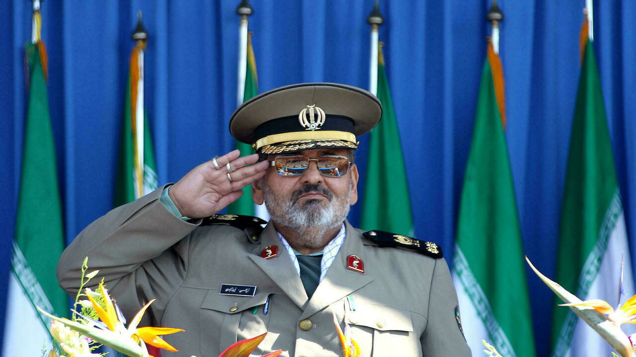 صورة من أرشيف 22 أيلول/سبتمبر 2010 لرئيس الأركان السابق في إيران حسن فيروز أبادي في طهران