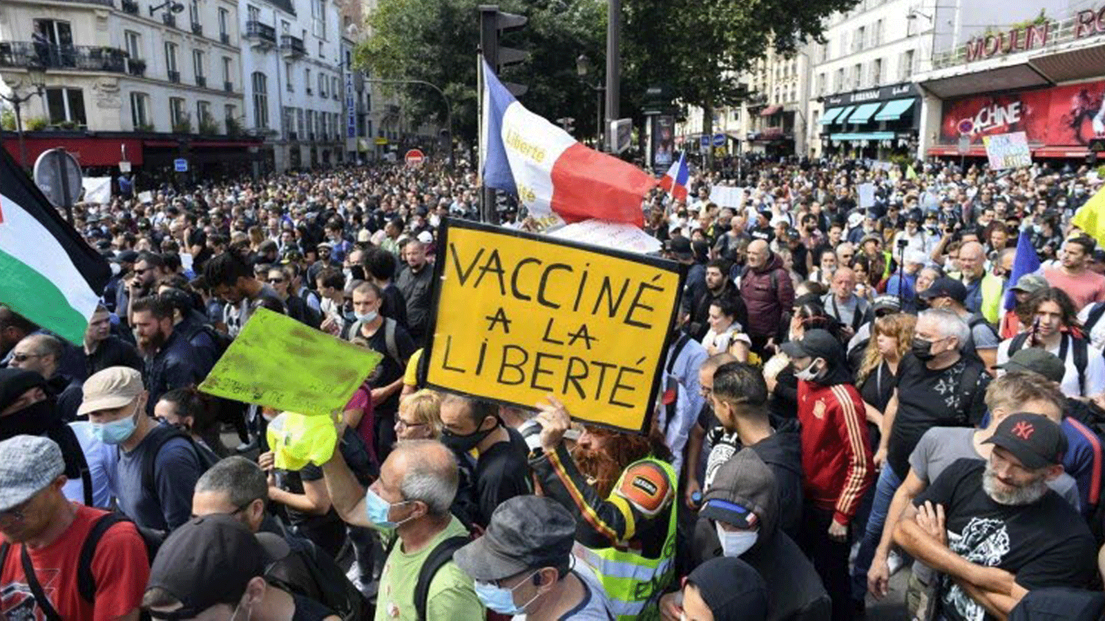 آلاف الفرنسيين في شوارع العاصمة يحتجون على التصريح الصحيّ. 4أيلول/ سبتمبر 2021