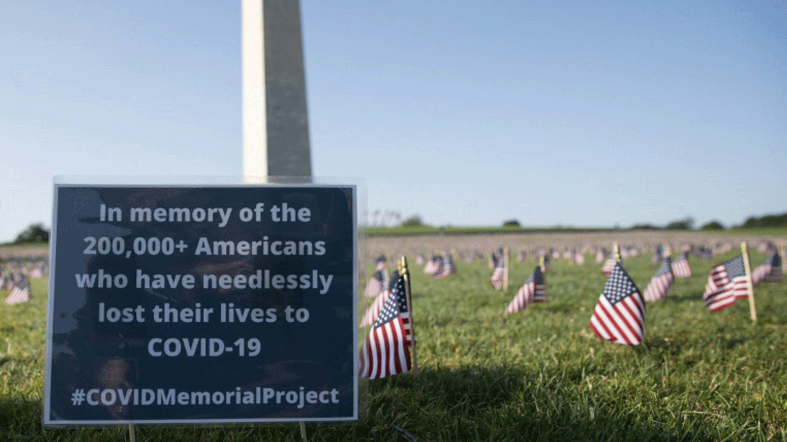 نصب تذكاري لـ 200000 شخص ماتوا نتيجة COVID-19 شوهد في National Mall في واشنطن العاصمة