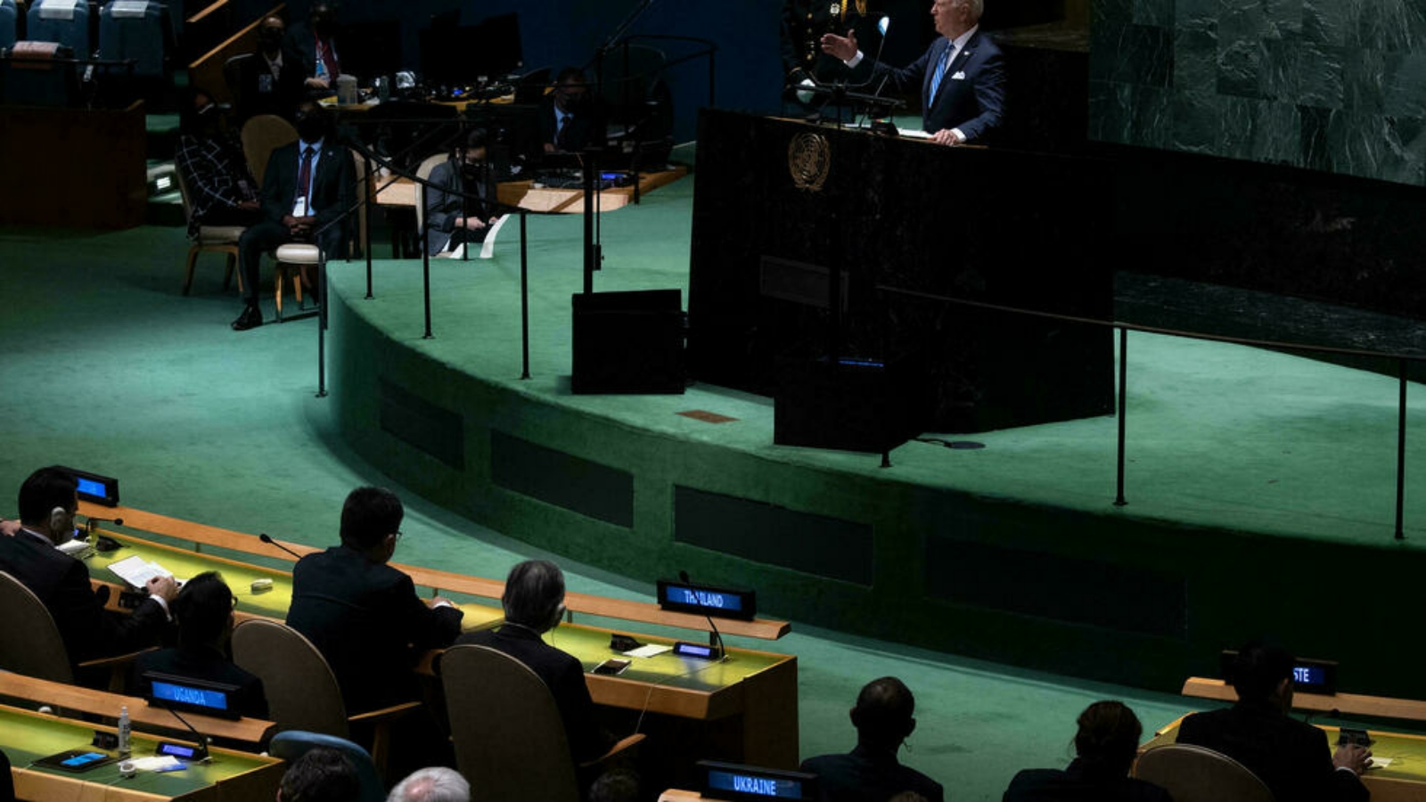 الرئيس الأميركي جو بايدن يخاطب كبار المسؤولين في الإدارة الأميركية.