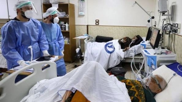 مرضى من وحدة كورونا في مستشفى الزراعة بمحافظة إدلب في شمال سوريا في 30 سبتمبر 2021