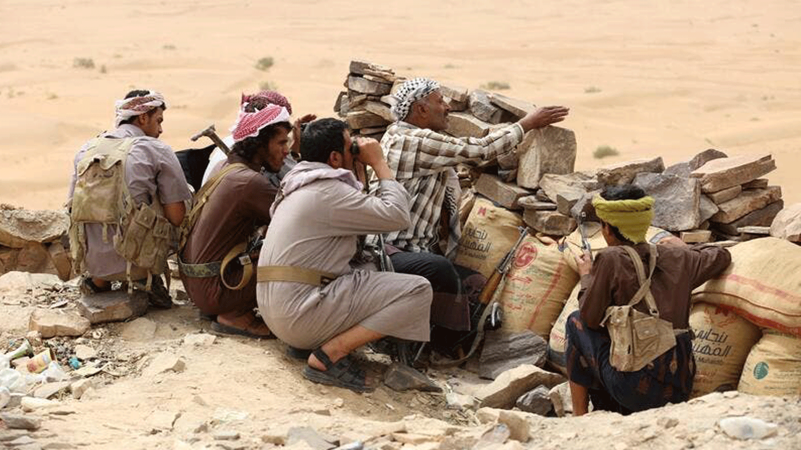 متمردون من الحوثيون اليمنيين المدعومين من إيران يقودون معركة شرسة للسيطرة على مدينة مأرب الغنية بالنفط