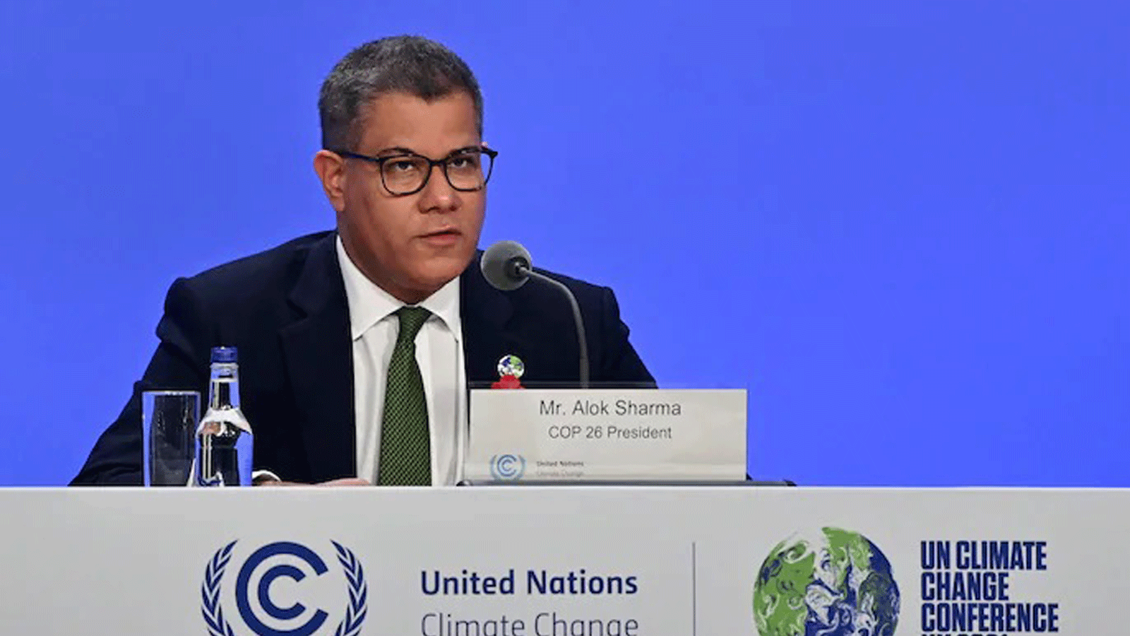 رئيس COP26 ألوك شارما متحدثاً خلال مؤتمر صحفي في قمة المناخ للأمم المتحدة في غلاسكو، اسكتلندا. في تشرين الثاني/6 نوفمبر 2021