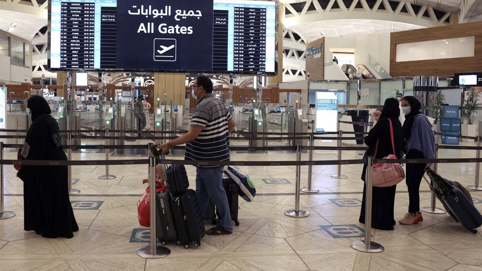 لقطة من وصول مسافرين سعوديين إلى مطار الملك خالد الدولي بالعاصمة الرياض. في 17 أيار/ مايو 2021
