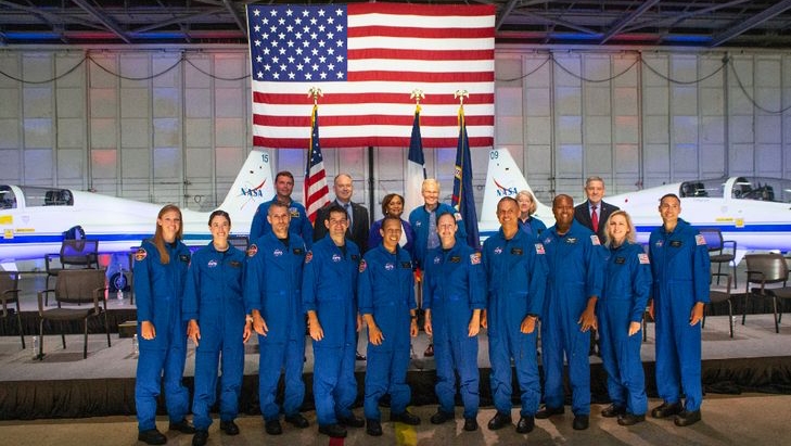 الفريق الذي ينتظر أن يعيد الولايات المتحدة إلى القمر بعد غياب عقود