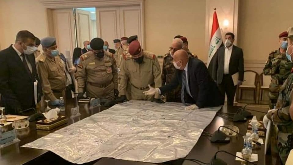 قادة عسكريون للجيش العراقي وقوات البيشمركة خلال اجتماعهم في بغداد الثلاثاء 7 كانون الاول ديسمبر 2021 لبحث الخطط العسكرية المشتركة لمواجهة داعش
