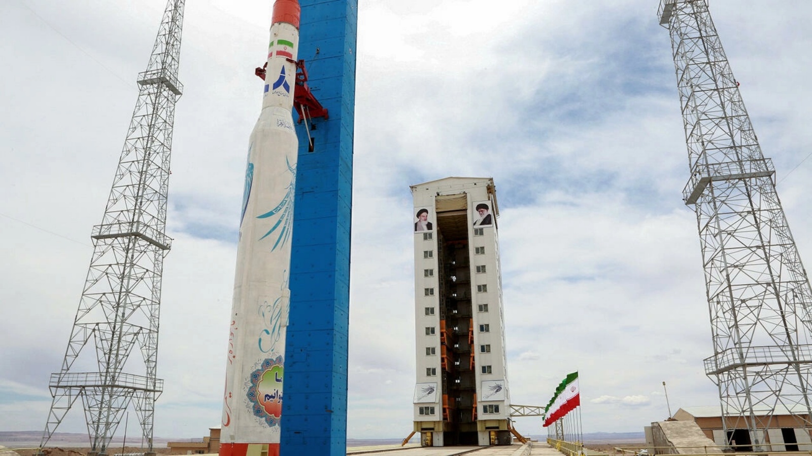 صورة نشرتها وزارة الدفاع الإيرانية في 27 تموز/يوليو 2017 تظهر الصاروخ سيمرغ المستخدم لإطلاق الاقمار الاصطناعية في موقع غير محدد في إيران