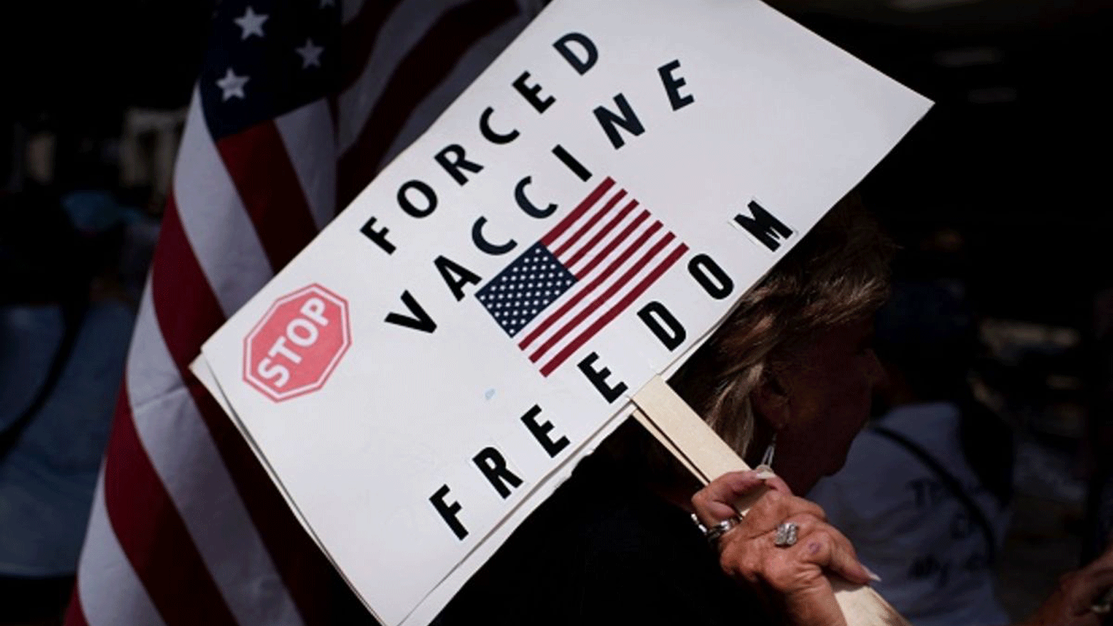اللقاحات الإلزامية تلاقي اعتراضا شعبيا وقضاة المحكمة العليا أمام خيار صعب في اتخاذ القرارة 