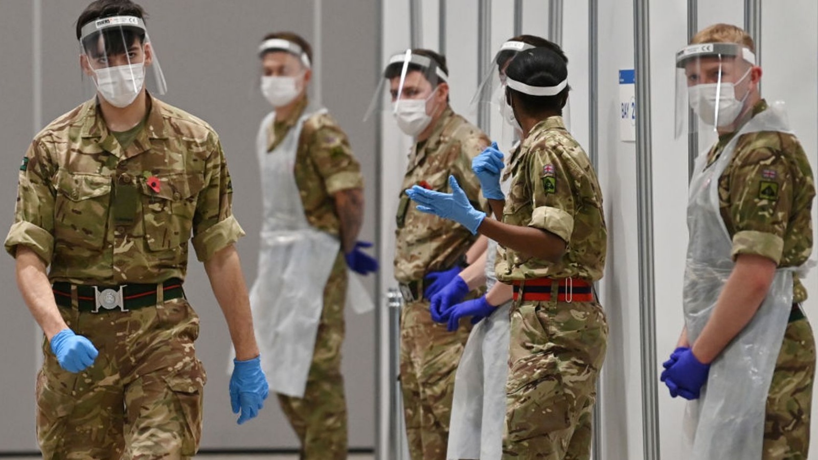 أفراد من الجيش البريطاني يساهمون في الخدمة الطبية - أرشيف أ ف ب