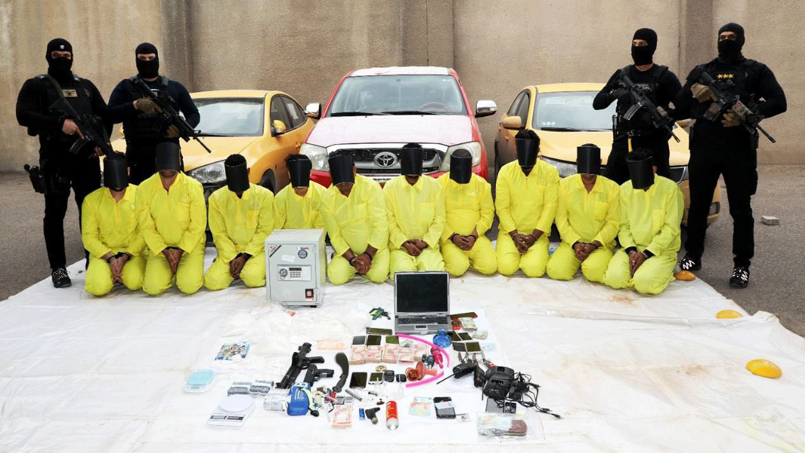  أعلنت القوات الأمنية اعتقال أكبر شبكة للمتاجرة بالمخدرات في بغداد. الثلاثاء 11 كانون الثاني يناير 2022 (الاعلام الامني)