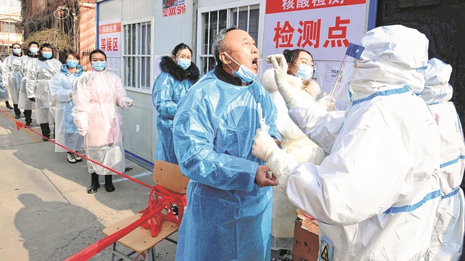 سكان يخضعون لاختبارات Covid-19 في مقاطعة خبي شمال الصين