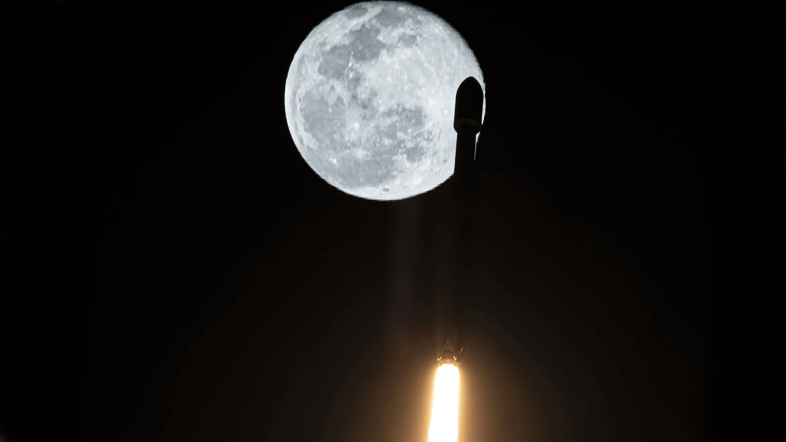 صورة للصاروخ من صفحة إيلون ماسك صاحب شركة سيايس أكس