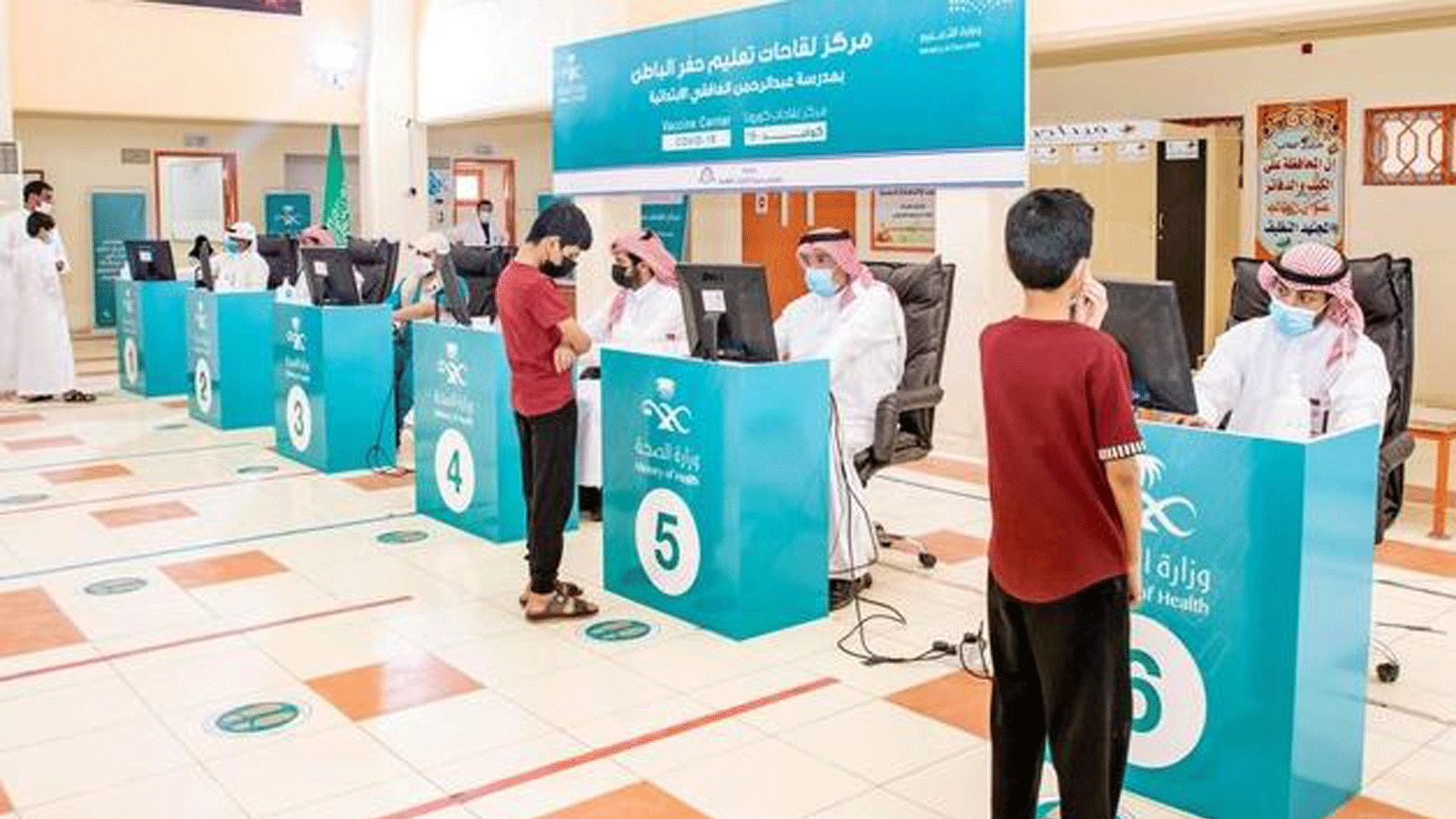 السعوديون يقبلون على مراكز اللقاح تجاوبًا مع سياسة الحكومة