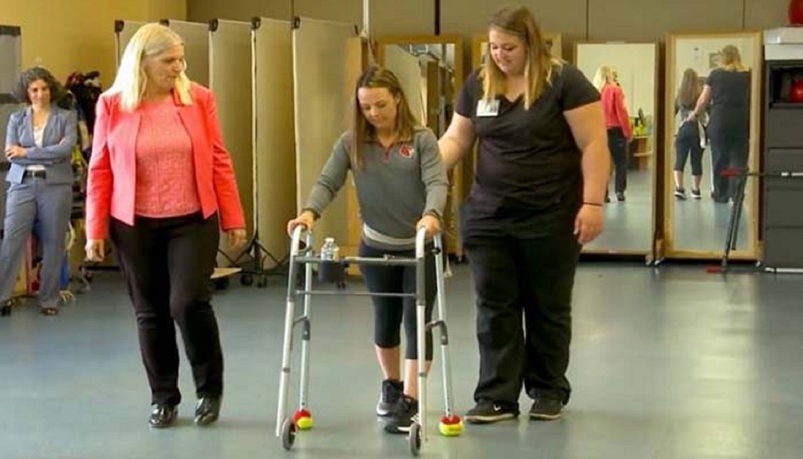 زراعة النخاع الشوكي تساعد المرضى المصابين بالشلل على المشي مرة أخرى.