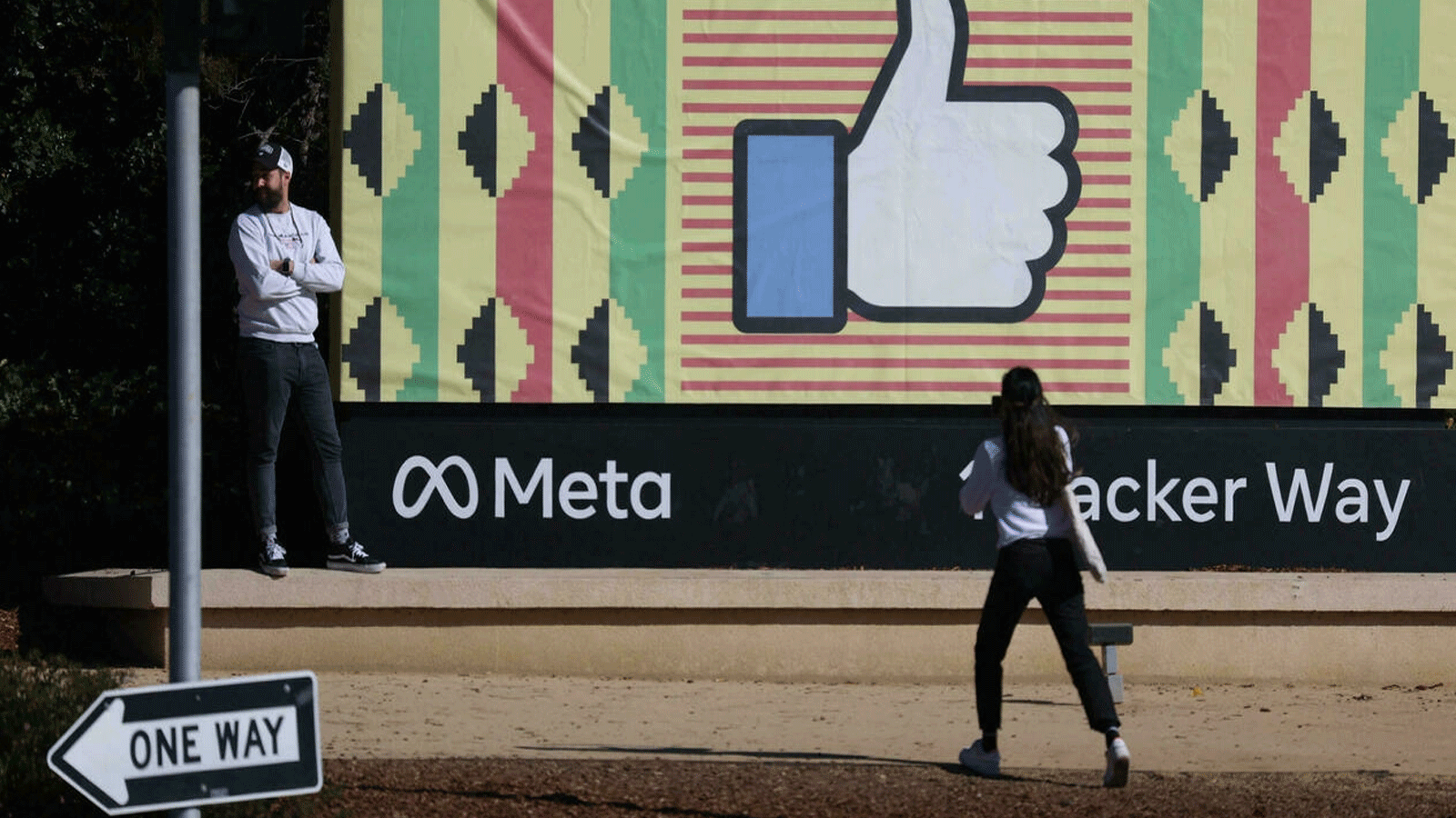  تعمل Meta labs على ابتكارات تقنية تهدف إلى إنشاء عوالم افتراضية واقعية في metaverse. 