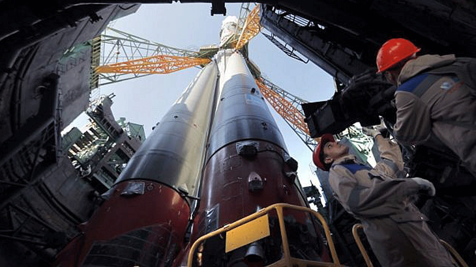 صاروخ Soyuz المعزز FG مع المركبة الفضائية Soyuz MS-15 مثبت على منصة الإطلاق في قاعدة بايكونور الفضائية المؤجرة لروسيا في كازاخستان. 23 أيلول\سبتمبر 2019