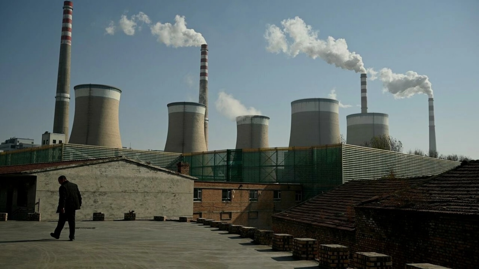 دخان المصانع يزيد من انبعاثات ثاني أكسيد الكربون