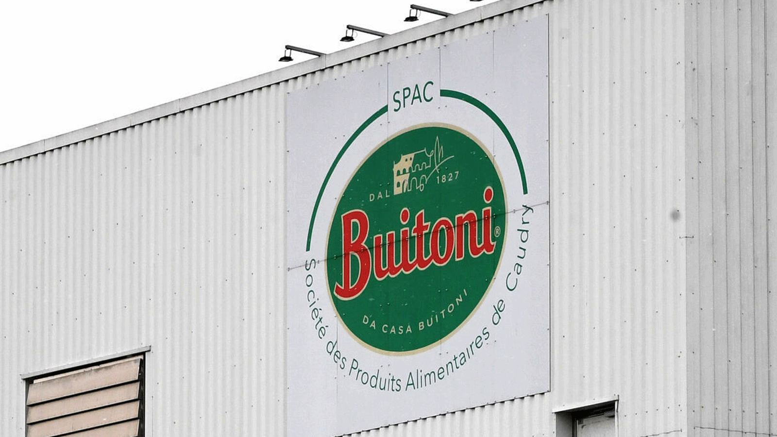 محافظ الشمال يحظر إنتاج البيتزا في المصنع حتى تطبيق المعايير والضوابط