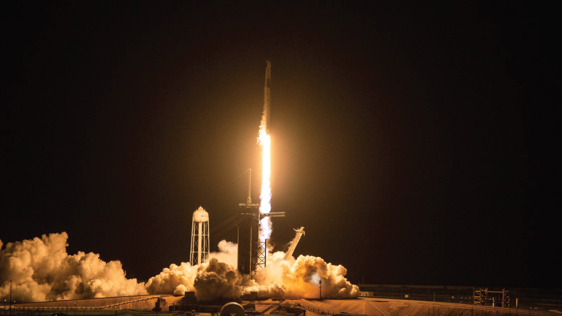 إطلاق صاروخ SpaceX Falcon 9 الذي يحمل طاقم Inspiration4 من مركز كينيدي للفضاء التابع لناسا في كيب كانافيرال، فلوريدا في 15 سبتمبر 2021